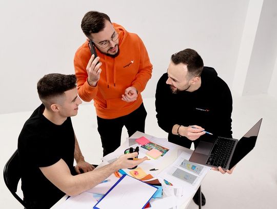 Dmuchane zamki jako magnes na klientów – jak zwiększyć zyski w branży eventowej?