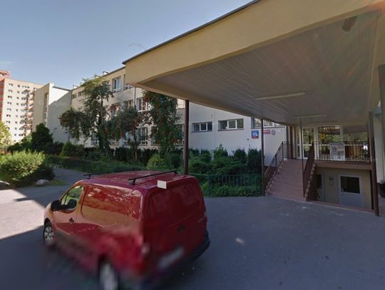 Dodatkowych chodników przy Szkole Podstawowej nr 352 nie będzie. Dzielnica odrzuciła interpelację radnego