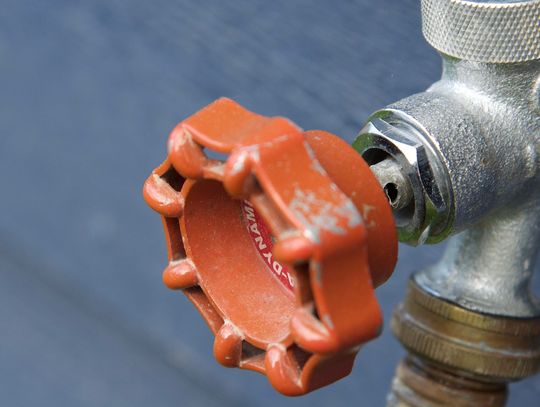 Hydraulik – jak wybrać fachowca w Warszawie? Kiedy wezwać pogotowie hydrauliczne?