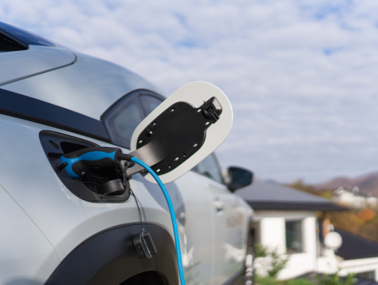 Jak zmienia się sposób ładowania samochodów elektrycznych w gospodarstwach domowych?