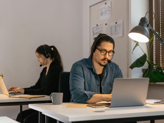 Klucz do produktywności: jak wybrać idealny fotel pracowniczy