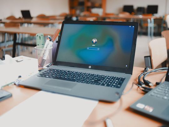 Kurs online języka hiszpańskiego - co naprawdę pomaga przejść od rozumienia do mówienia?