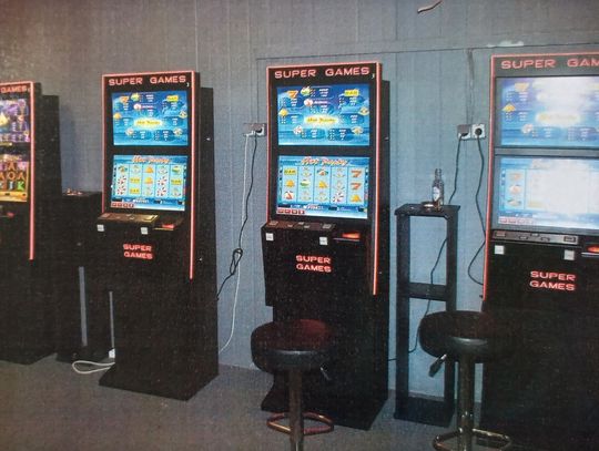 Nielegalny hazard na Conrada. Policja zabezpieczyła automaty do gier Nielegalny hazard na Conrada. Policja zabezpieczyła automaty do gier