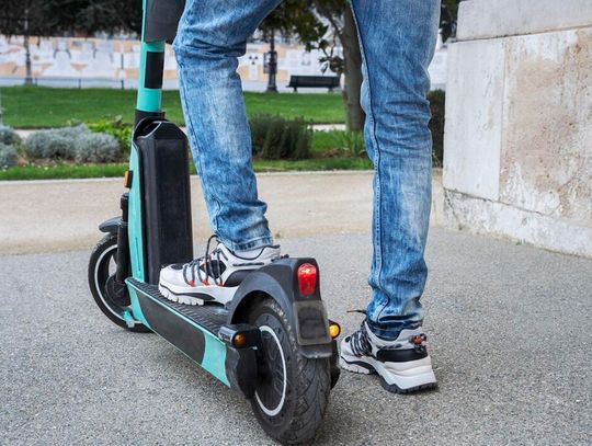 Nowe zasady dla hulajnóg w Warszawie? Możliwe zakazy w parkach i ograniczenia prędkości! Nowe zasady dla hulajnóg w Warszawie? Możliwe zakazy w parkach i ograniczenia prędkości!