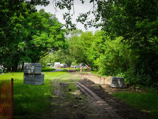Nowy chodnik i sygnalizacja na Wólczyńskiej