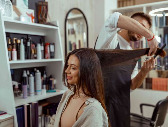 Odśwież swój wizerunek: odkryj sekrety Warszawskich salonów fryzjerskich