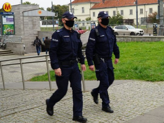 Oszust, który podszywa się pod oficera policji