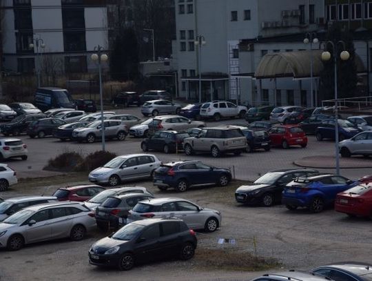 Ponad dwa miliony aut w Warszawie. M. Szolc: „Te liczby świadczą o porażce polityki mobilności miasta”