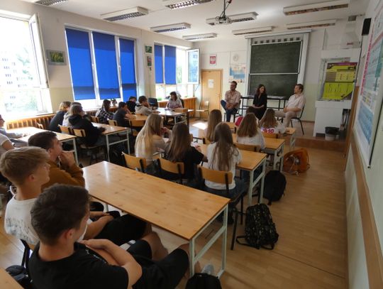 Poznanie tematu uzależnień - spotkanie z uczniami LX Liceum Ogólnokształcącego im. W. Górskiego