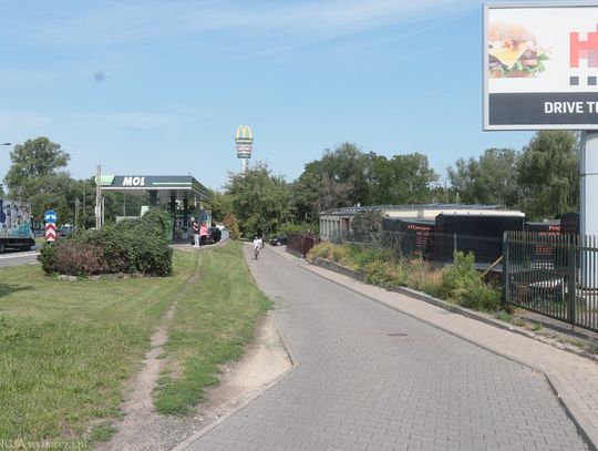 Protest w sprawie nowego sklepu na Młocinach
