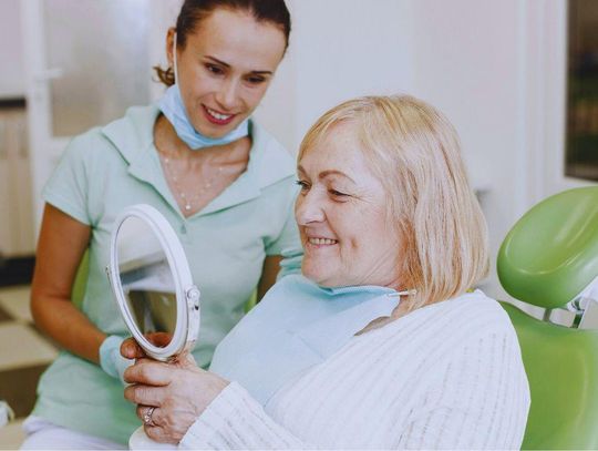 Protetyka stomatologiczna – co to jest i dlaczego warto w nią inwestować?