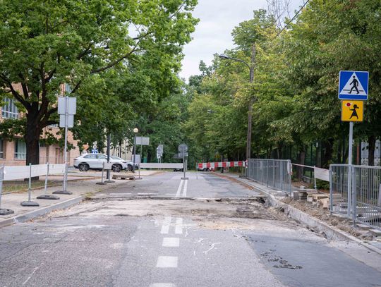 Remont ulicy Samogłoska. Powstaje nowe przejście przy SP nr 77