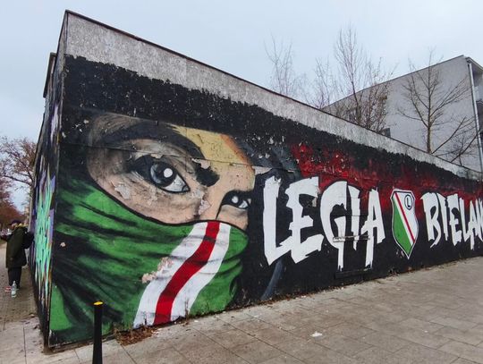 Ruina na rogu Jarzębskiego i Magiera stoi pusta od 18 lat. Jakie są plany dla tej nieruchomości?