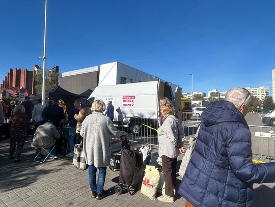 Zbiórki tekstyliów w dzielnicach – daj ubraniom drugie życie