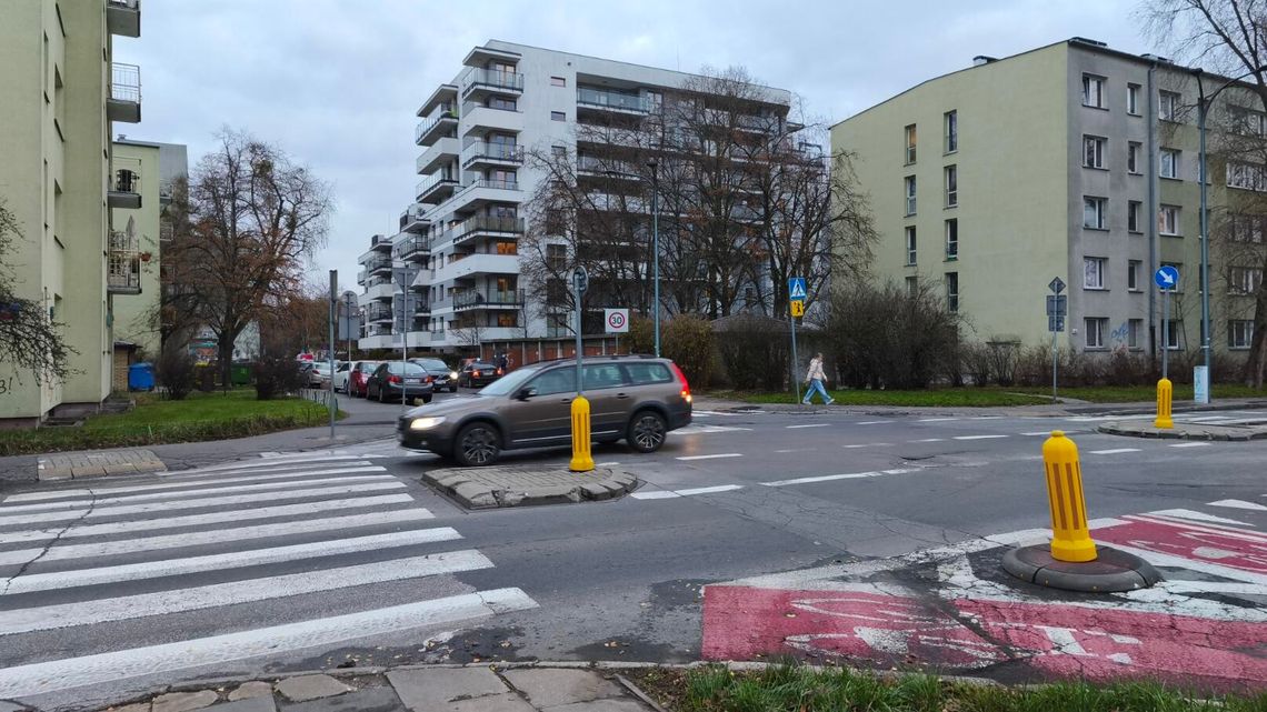 Co z remontem ul. Romaszewskiego? ZDM planuje przekazać drogę pod zarząd dzielnicy Co z remontem ul. Romaszewskiego? ZDM planuje przekazać drogę pod zarząd dzielnicy