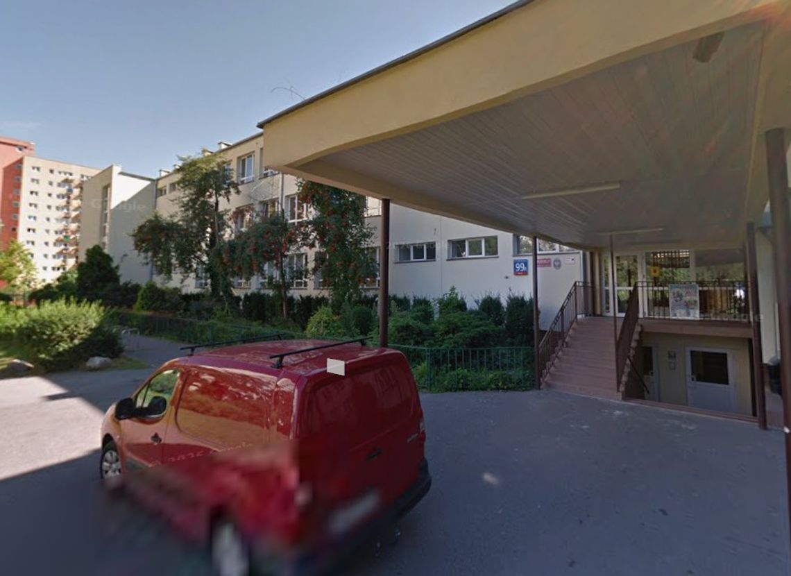 Dodatkowych chodników przy Szkole Podstawowej nr 352 nie będzie. Dzielnica odrzuciła interpelację radnego Dodatkowych chodników przy Szkole Podstawowej nr 352 nie będzie. Dzielnica odrzuciła interpelację radnego