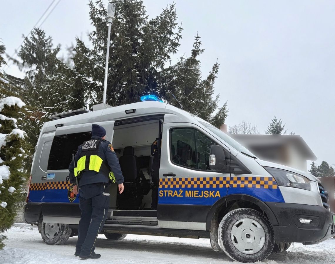 Elektryczny smogowóz ruszył na ulice. Ponad 500 kontroli miesięcznie i zero taryfy ulgowej dla trucicieli Elektryczny smogowóz ruszył na ulice. Ponad 500 kontroli miesięcznie i zero taryfy ulgowej dla trucicieli