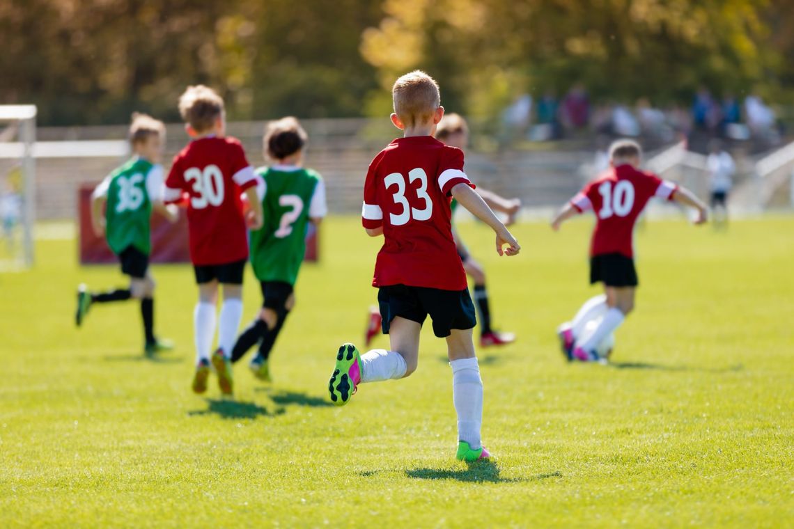 Gdzie zapisać dziecko na piłkę nożną? – mamy dla Was zestawienie 5 bielańskich akademii futbolowych
