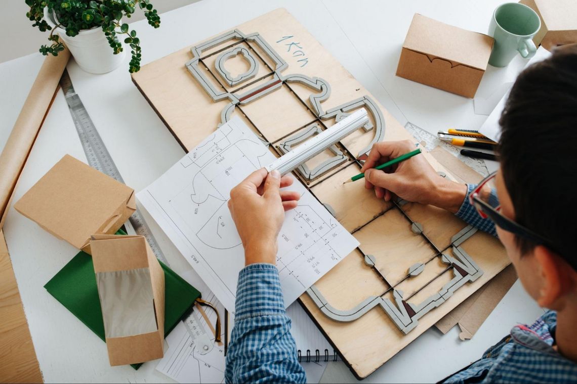 Jak poprawnie wykorzystać wykrojnik w codziennej pracy?