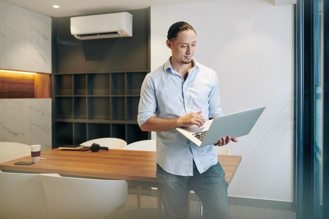 Klimatyzacja w biurze – konieczność czy dodatek?