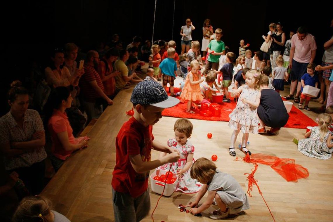 Latający Teatr Sztuki Ciała - Wombat nie śpi