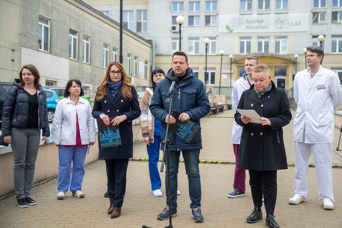 Medycy z Ukrainy leczą w Szpitalu Bielańskim