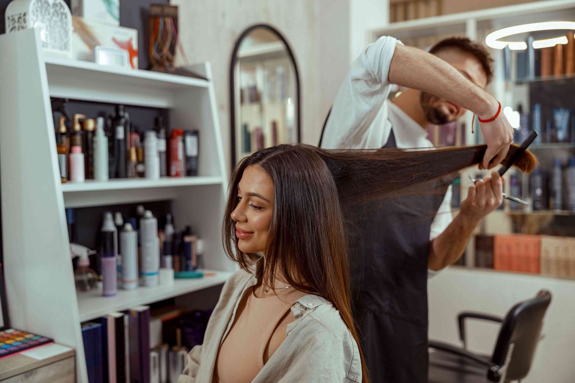 Odśwież swój wizerunek: odkryj sekrety Warszawskich salonów fryzjerskich