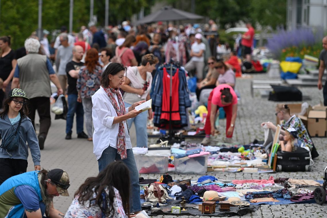 Ostatnia letnia wyprzedaż garażowa na Bielanach