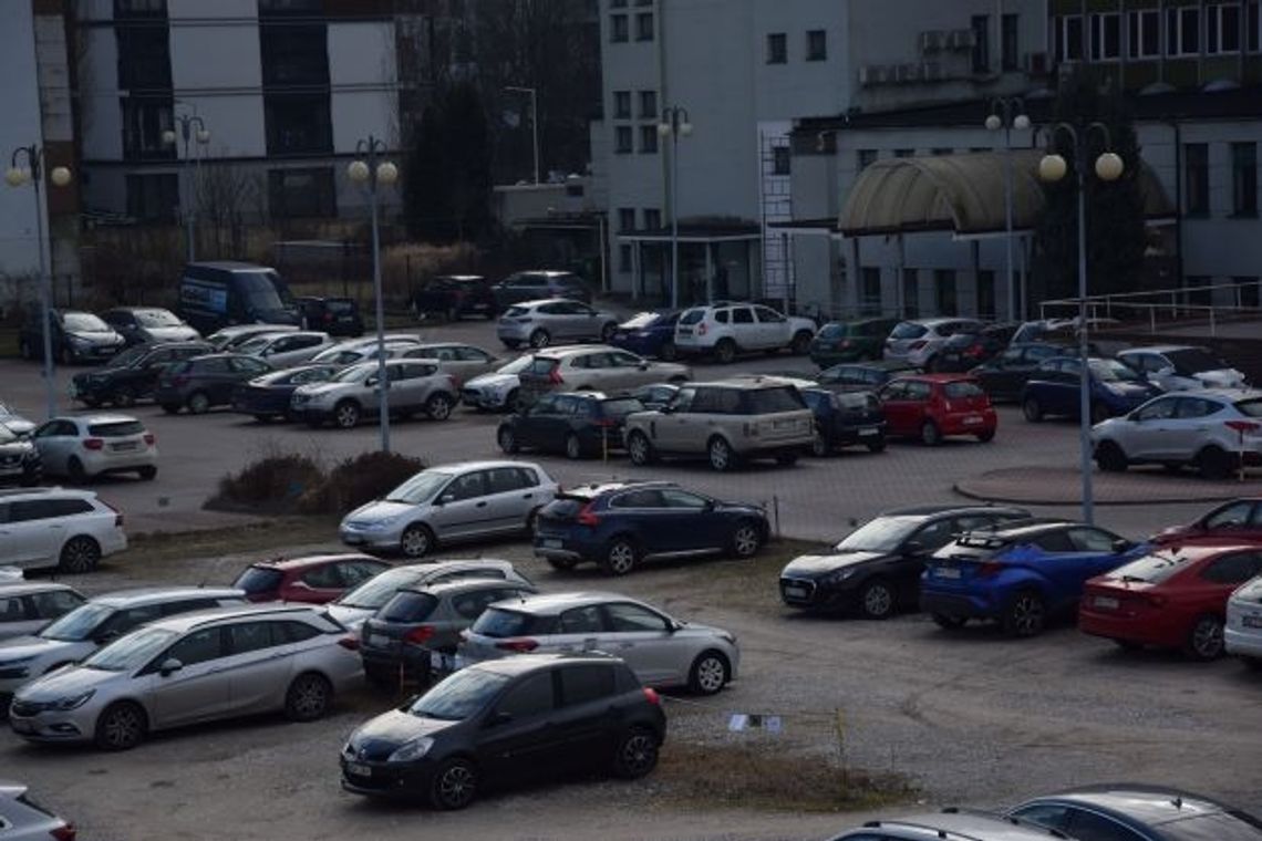Ponad dwa miliony aut w Warszawie. M. Szolc: „Te liczby świadczą o porażce polityki mobilności miasta”