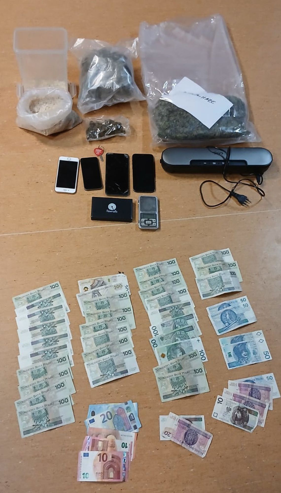 Ponad półtora kilograma narkotyków w mieszkaniu 26-latka