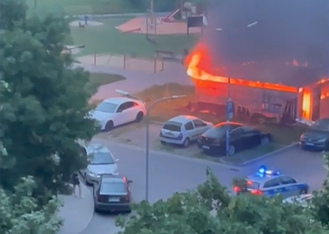 Pożar altany śmietnikowej. W środku zwęglone zwłoki!