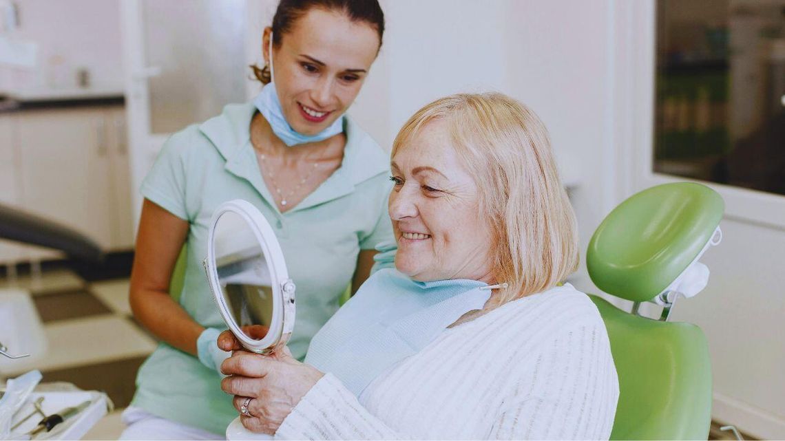 Protetyka stomatologiczna – co to jest i dlaczego warto w nią inwestować?