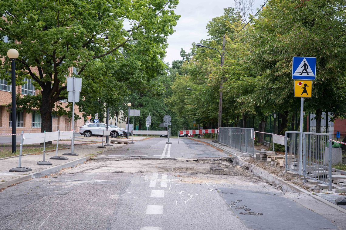 Remont ulicy Samogłoska. Powstaje nowe przejście przy SP nr 77