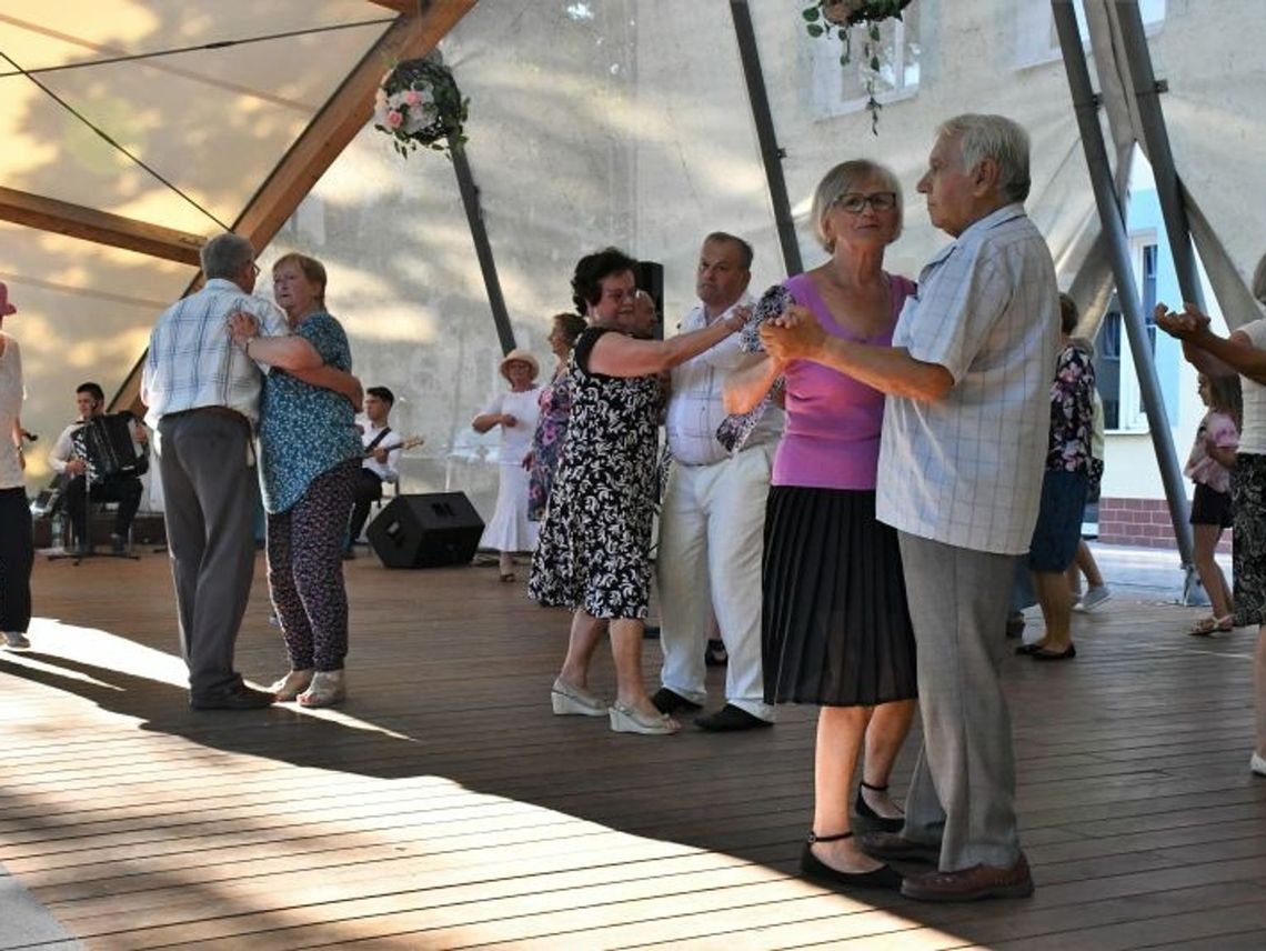 Sąsiedzka potańcówka w rytmie swinga na Kasprowicza