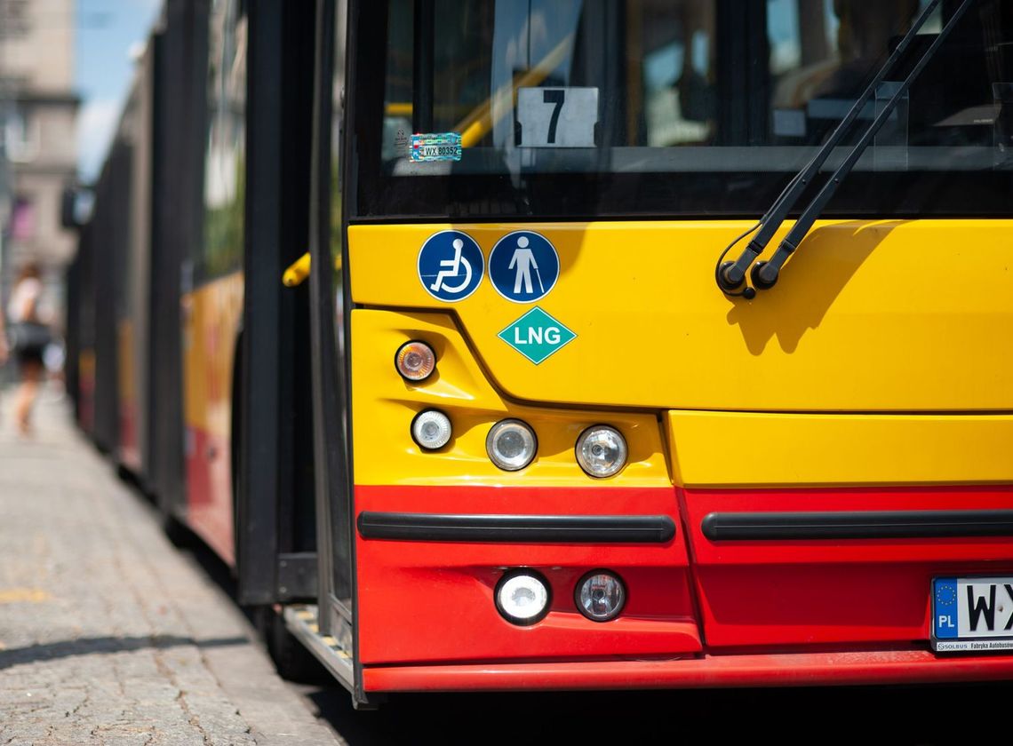 Świąteczne zmiany w komunikacji miejskiej. Sprawdź, jak pojadą autobusy, tramwaje i metro Świąteczne zmiany w komunikacji miejskiej. Sprawdź, jak pojadą autobusy, tramwaje i metro