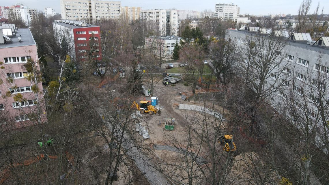 Trwają podwórkowe rewolucje przy Starej Baśni