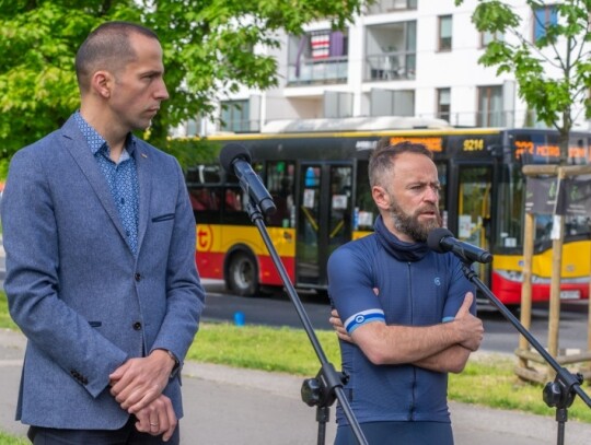 konferencja_prasowa_od_lewej_tamas_dombi_-_dyrektor_biura_zarzadzania_ruchem_drogowym_i_michal_olszewski_-_zastepca_prezydenta_m.st_._warszawy