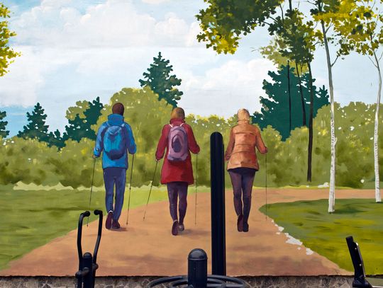 Nowy mural opowiada historię korytarza ekologicznego między Puszczą Kampinoską a Bielanami