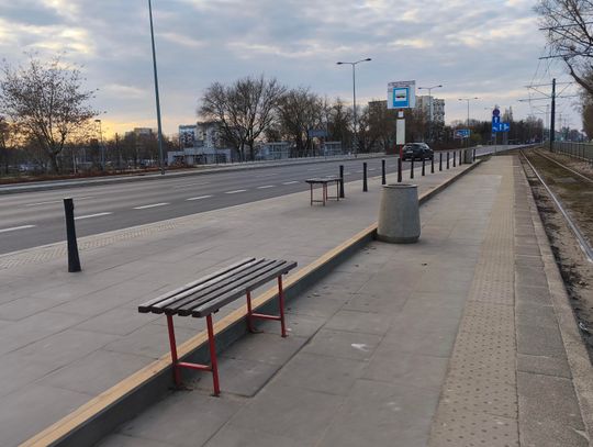 Jeden z najgorzej zaprojektowanych przystanków na Bielanach. Pasażerowie od lat czekają na zmiany